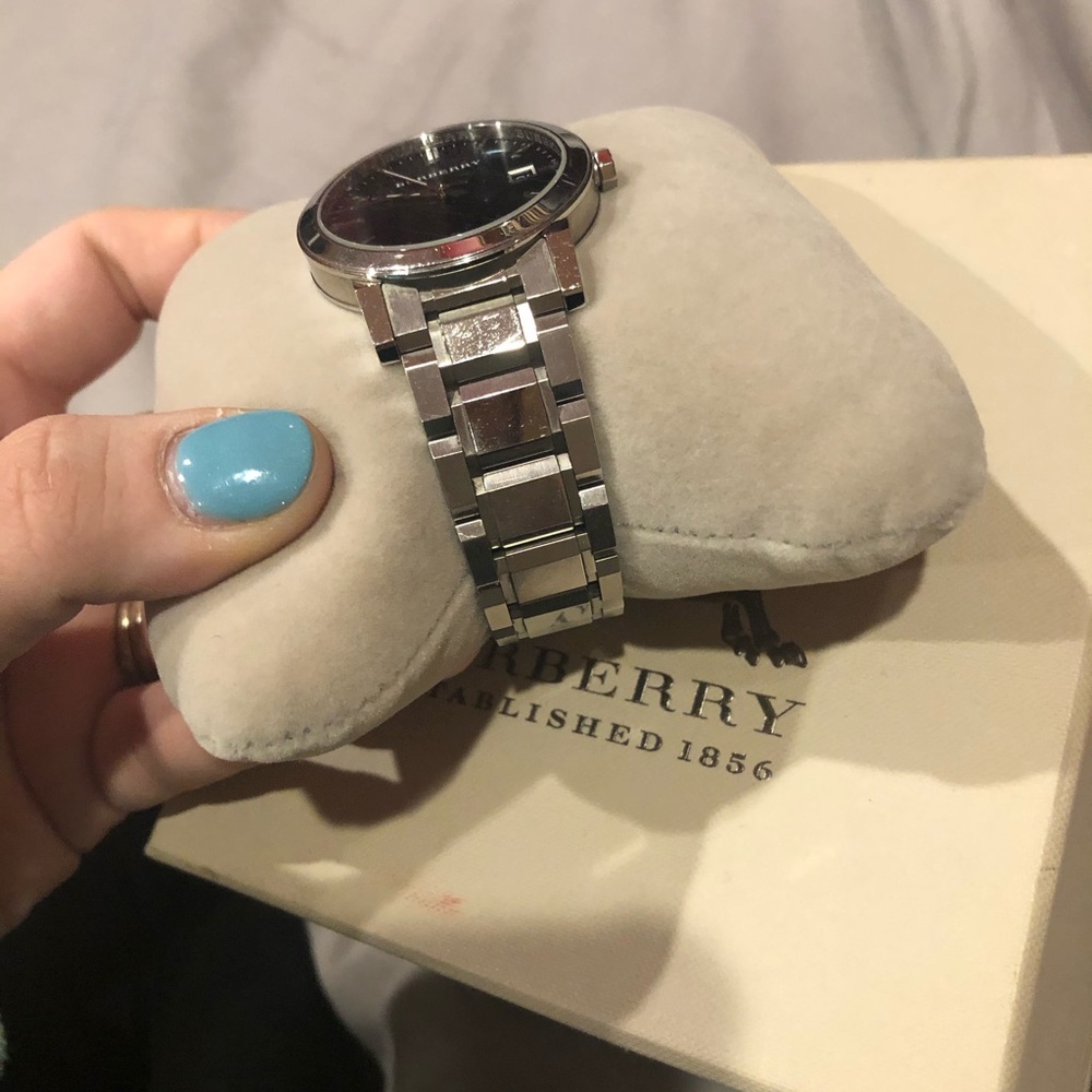 Authentic burberry watch - Picture 3 of 6